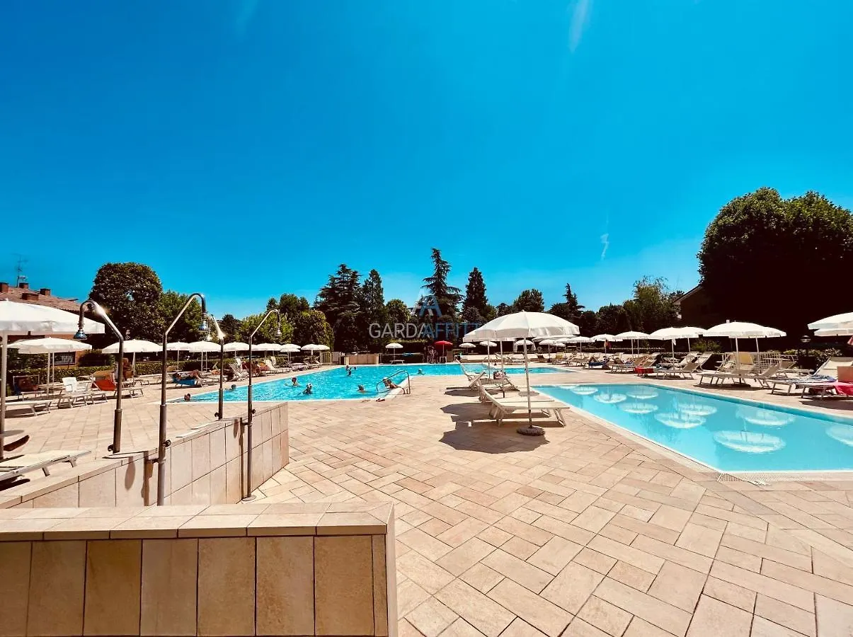 Scylla Apartment - 200 M Dal Lago Di Garda Con Piscina Σιρμιόνε 0*,  Ιταλία
