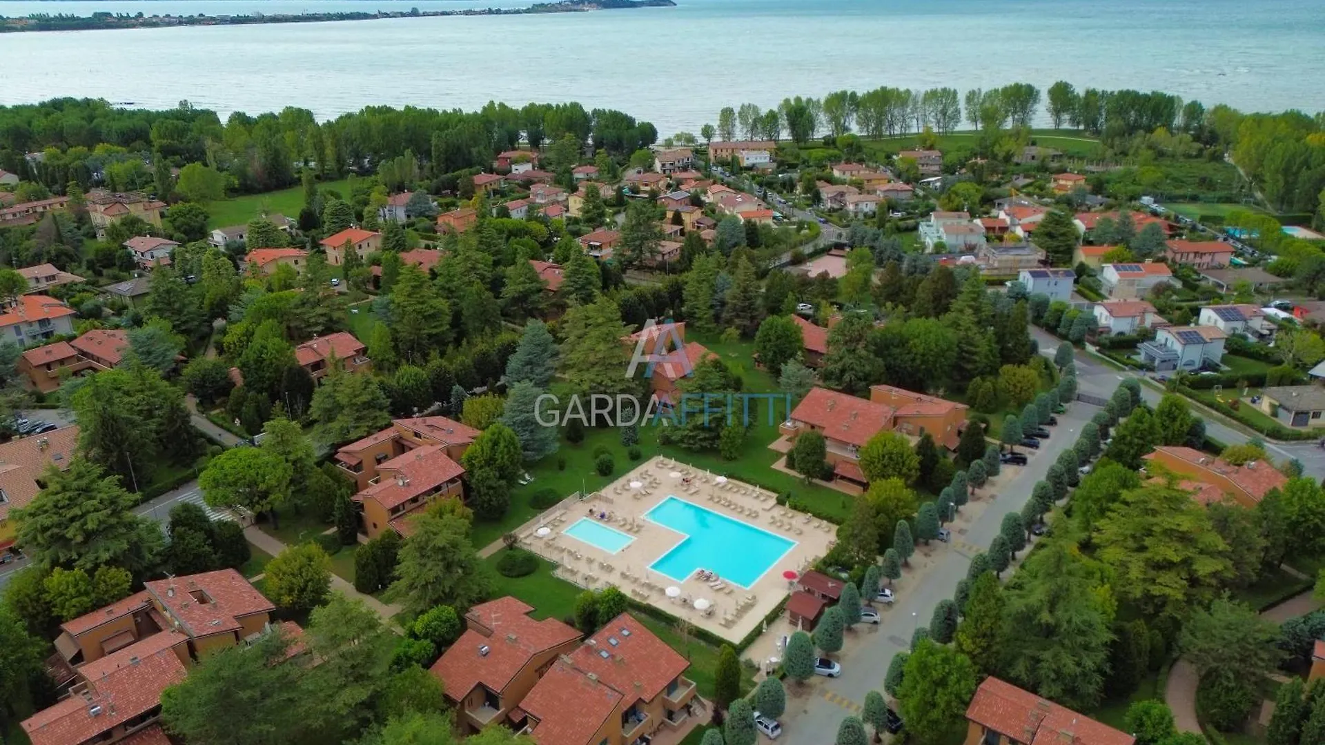 Scylla Apartment - 200 M Dal Lago Di Garda Con Piscina Σιρμιόνε 0*,  Ιταλία